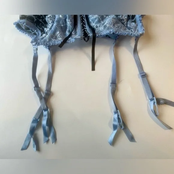 VINTAGE CASSANDRA INTIMATES LACE UP CORSET TOP - Picture 4 of 6